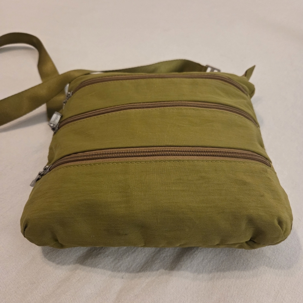 BAGGALLINI Bigโ Zipper Bagg RFID Green Nylon Triple Zip Crossbody Messenger Bag - Picture 3 of 13